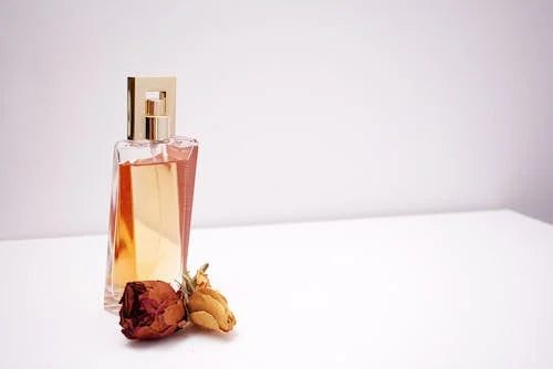 **🌟 COFFRET DÉCOUVERTE – 5 PARFUMS DE LUXE À PERSONNALISER 🌟**